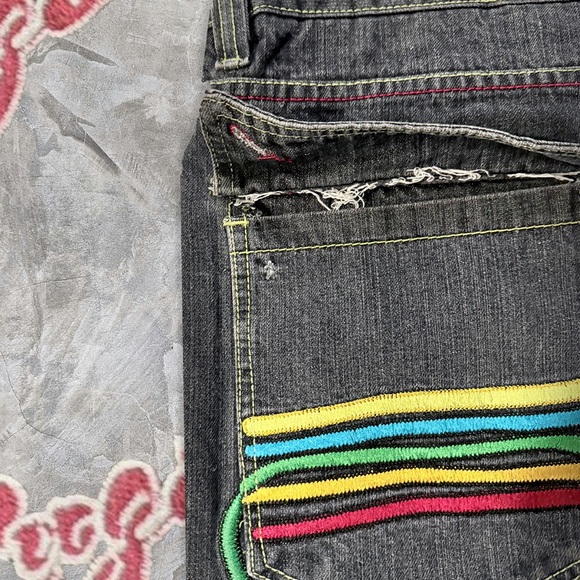 Vintage Y2K COOGI Gray Baggy Embroidered Sneakers Colour Lined Design Jorts - Picture 5 of 8